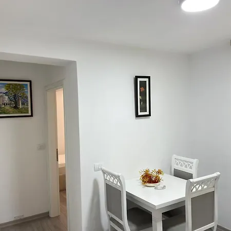 Center Blloku - Elegant 03 * Τίρανα